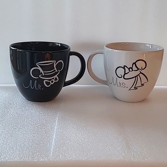 Mr and Mrs Disney mugs - Picture 1 of 6